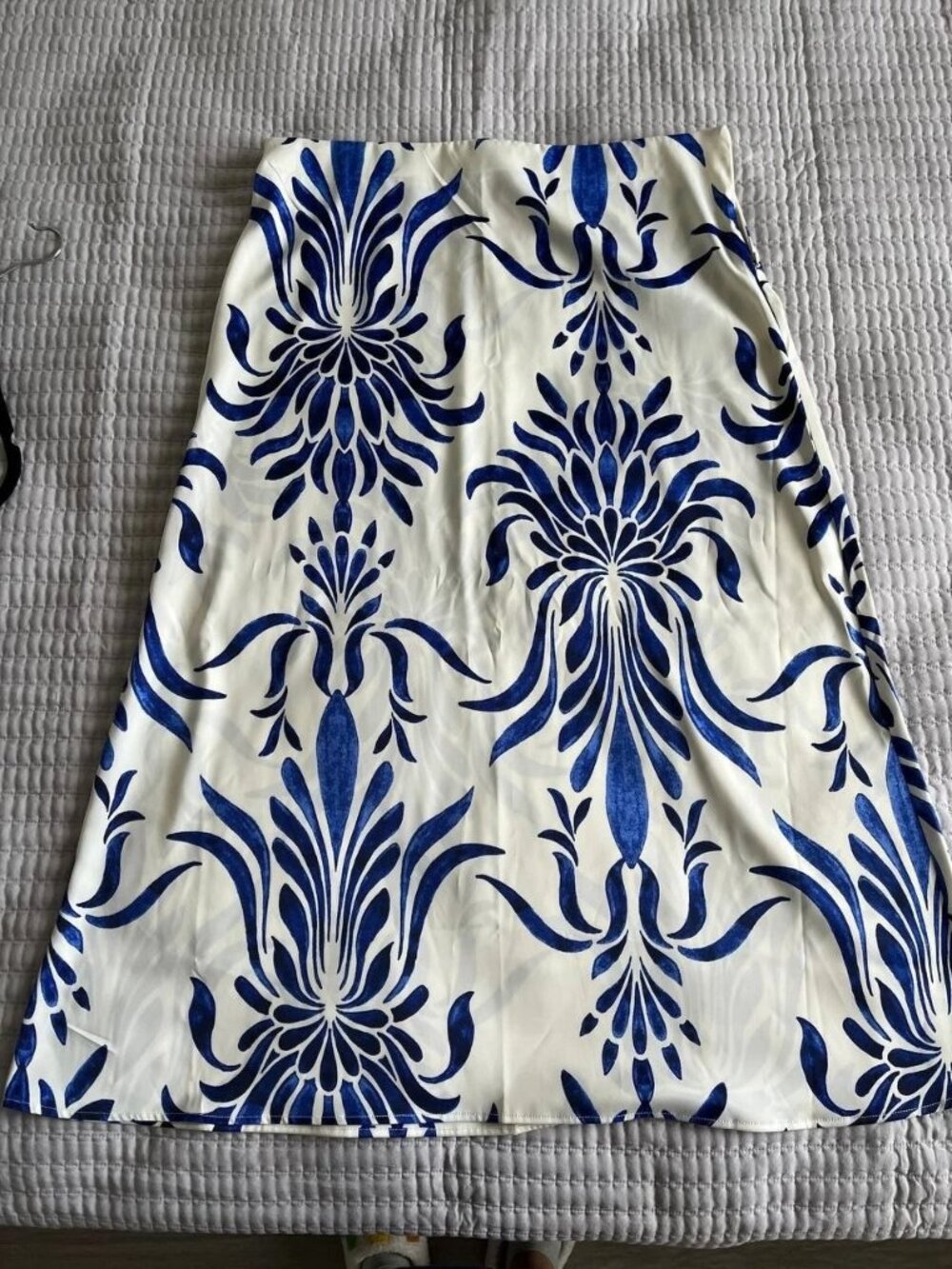 H&M Blue White Ornament Print Flared Midi Skirt Satin Feel Size 16 XL